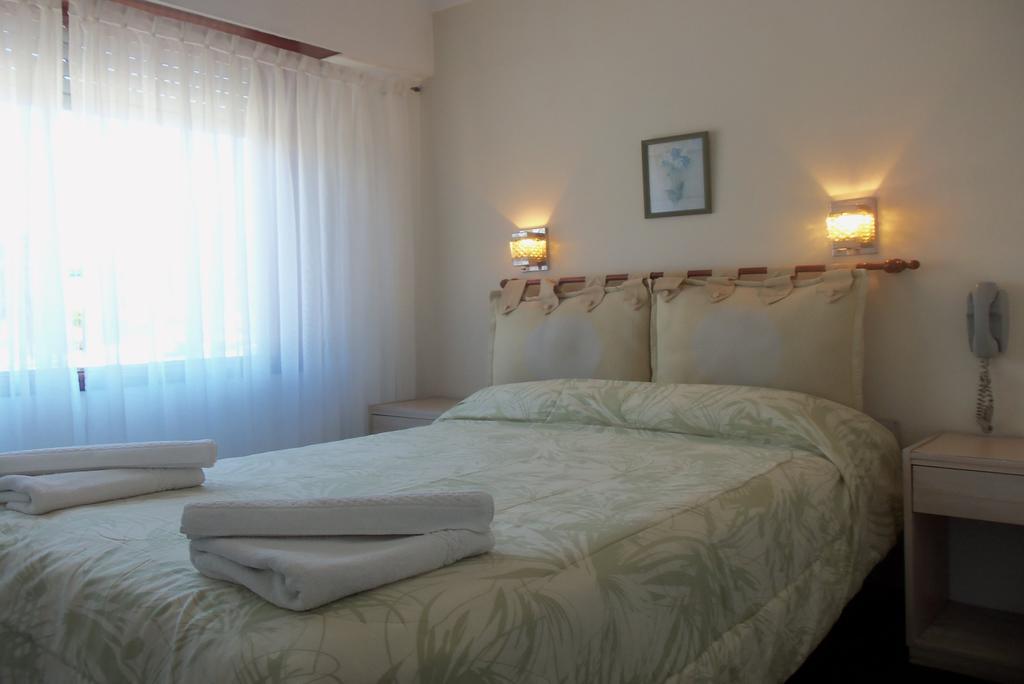 Dino'S Hotel Villa Gesell Szoba fotó
